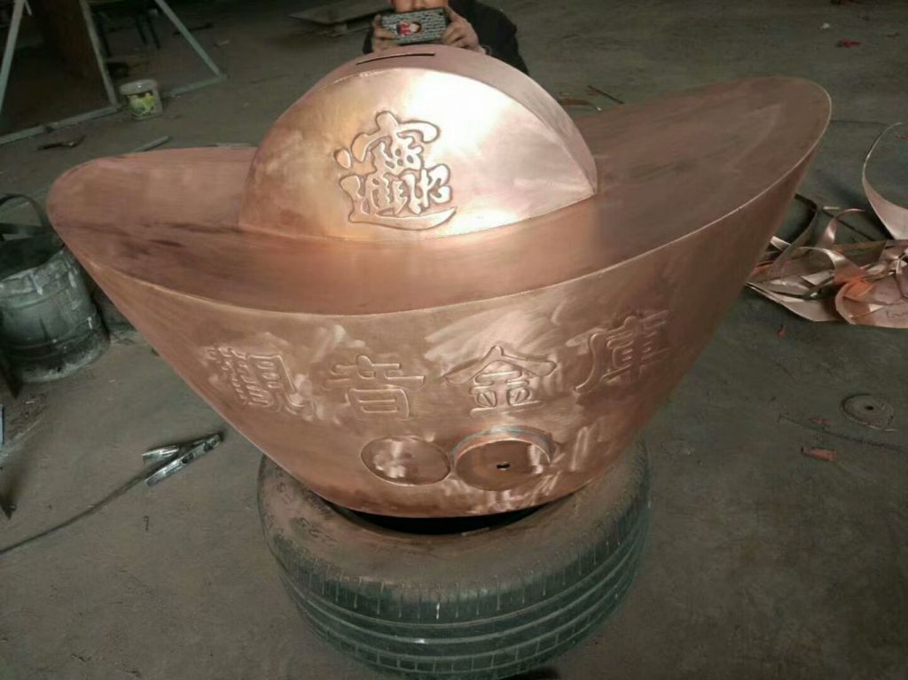 金元寶銅雕塑廠家，鑄銅金元寶雕塑制作公司