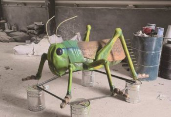 街道蝗蟲雕塑，動物仿真雕塑，古銅效果