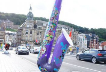 彩繪薩克斯雕塑 電鍍現(xiàn)代樂器雕塑 公園西方樂隊雕塑