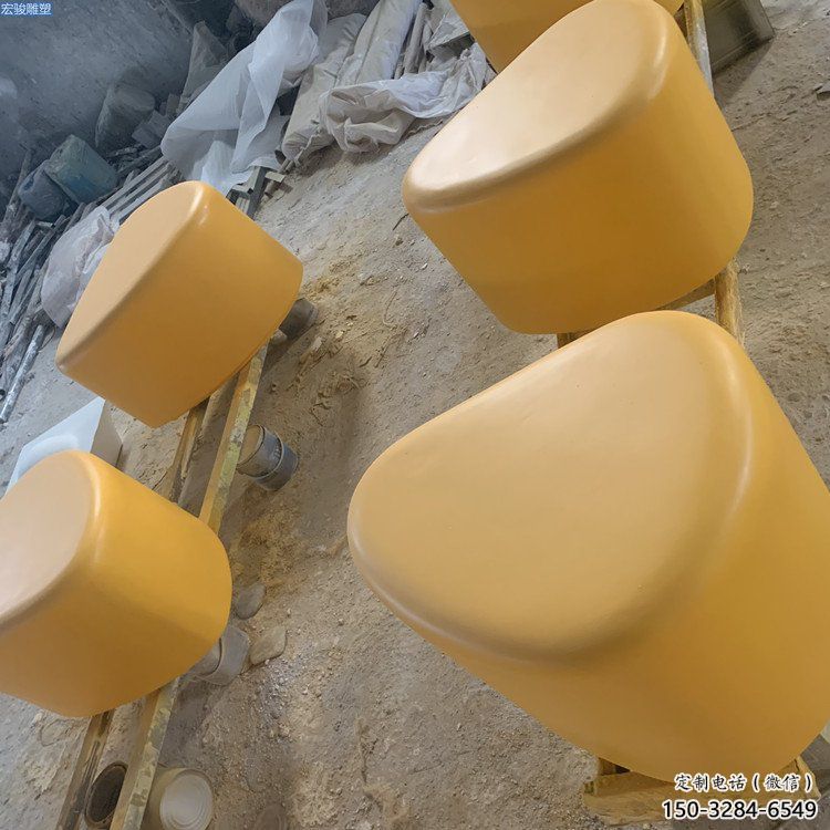 創意玻璃鋼坐凳雕塑生產制作