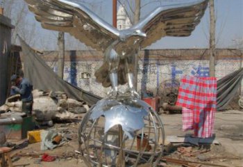 地球儀雕塑通用，多彩藝術(shù)，老鷹踩地球儀雕塑廠家