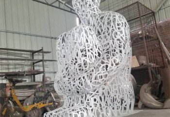 莆田大型鏤空人物雕塑常用，戶外擺放，鐵藝字母人物雕塑展示
