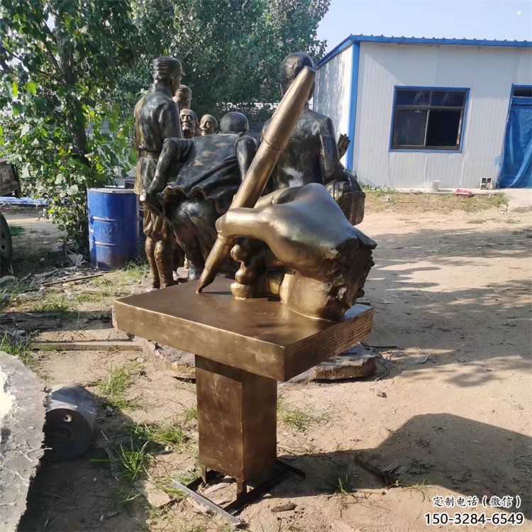 長安手握鋼筆雕塑，街道標識，玻璃鋼手握鋼筆雕塑廠家