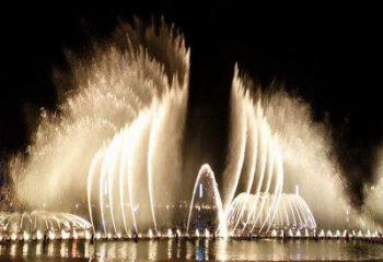 白下水景程控噴泉雕塑，高噴循環(huán)噴水方式設(shè)計制作