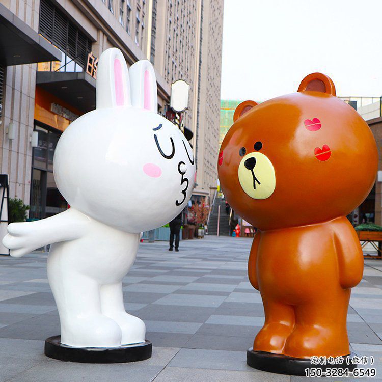萬州步行街布朗熊雕塑，玻璃鋼動物雕塑，卡通方式