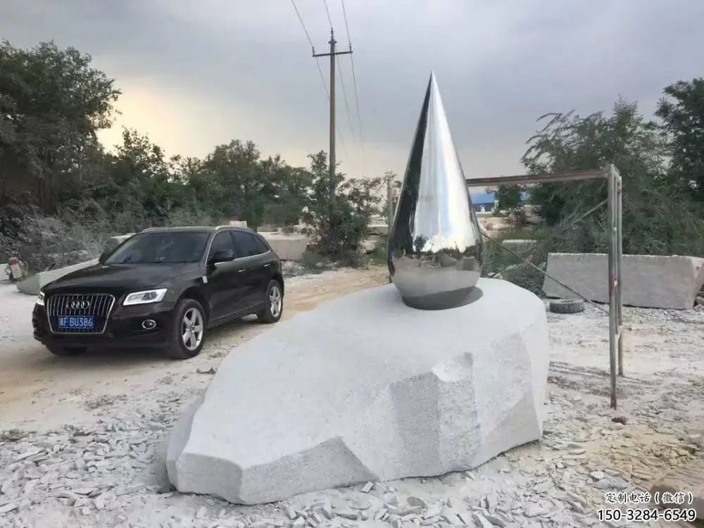 大型鏡面不銹鋼水珠雕塑實景安裝